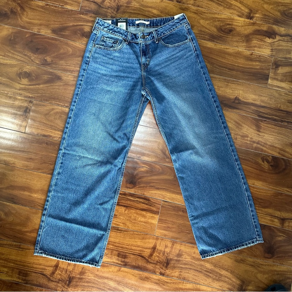 NWT Levi's Low Loose Jeans SZ 29